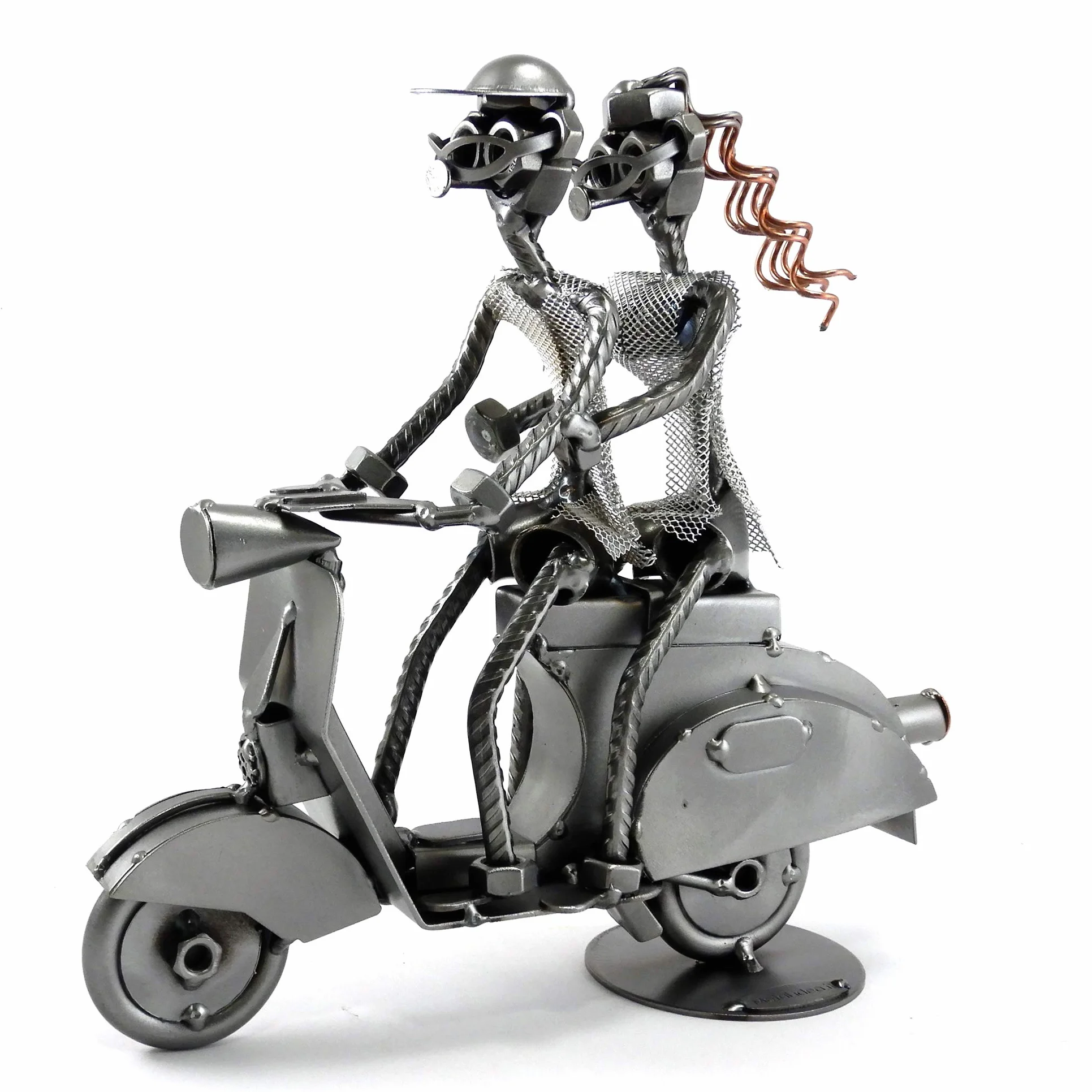 Metal idea COPPIA IN VESPA IN METALLO CON VITI BULLONI CHIODI IDEA REGALO ORIGINALE - 100% ARTIGIANALE - MADE IN ITALY - PERSONALIZZABILE