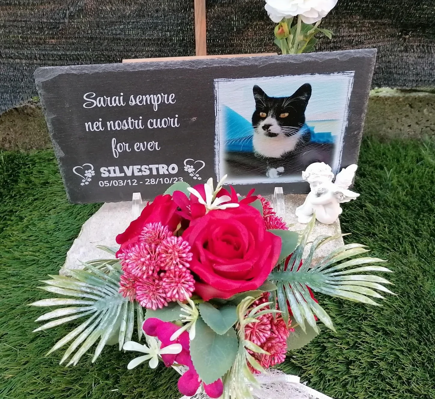 Targa commemorativa per Cane e Gatto, Memoriale personalizzabile in pietra, Lapide cane personalizzata per esterno con foto del tuo animale domestico (Rettangolare 32x17cm)
