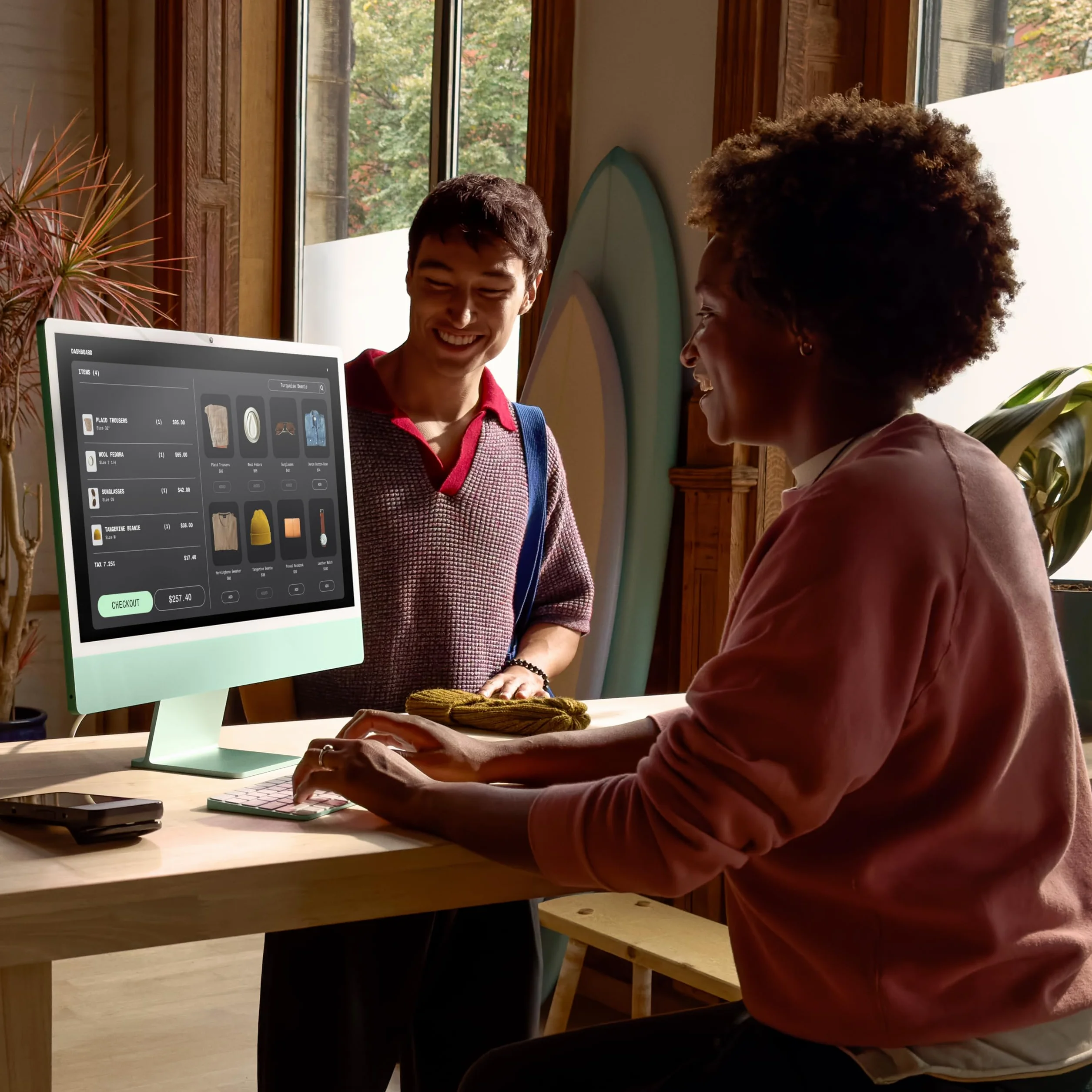 Apple iMac Computer desktop all-in-one: Chip M4, CPU 8-core e GPU 8-core: display Retina 24'', 16GB di memoria unificata, 256GB di archiviazione SSD, con accessori. Per iPhone/iPad; Argento
